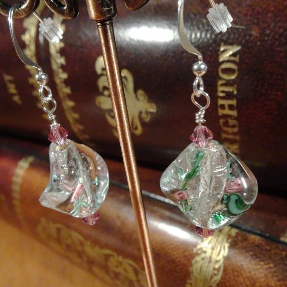 Handcrafted earrings with "flowers in ice" motif & patatina twist design - Picture 3 of 9